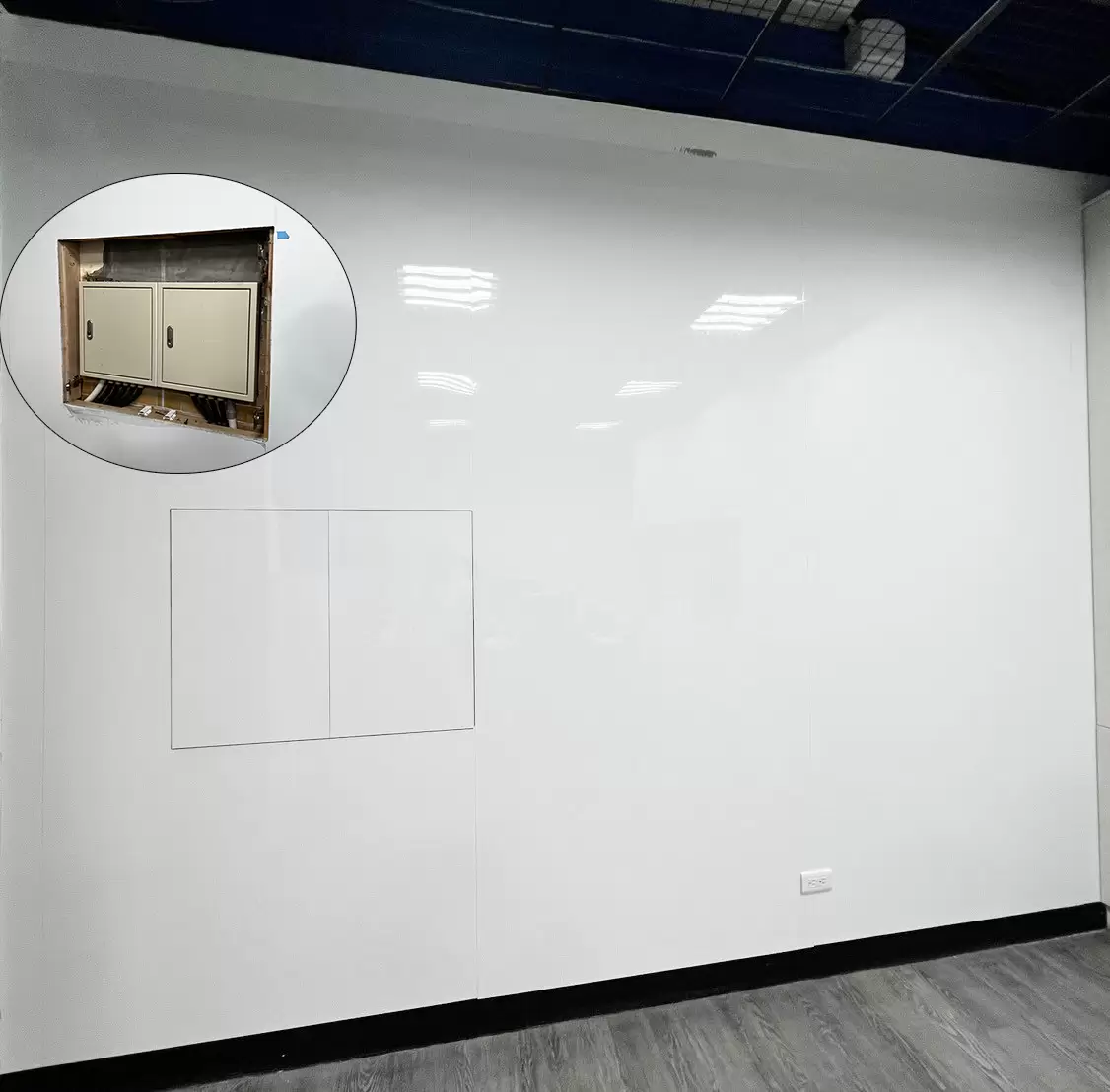 玻璃白板,展示板,公佈欄,標示牌,白板,壓克力,講桌,黑板,黑板裱框,掛畫軌道吊鉤螢幕,書報架,軟木公佈欄,板擦機,紅龍柱,掛畫軌道掛圖器,群策黑板,投影黑白板,群策黑板有限公司